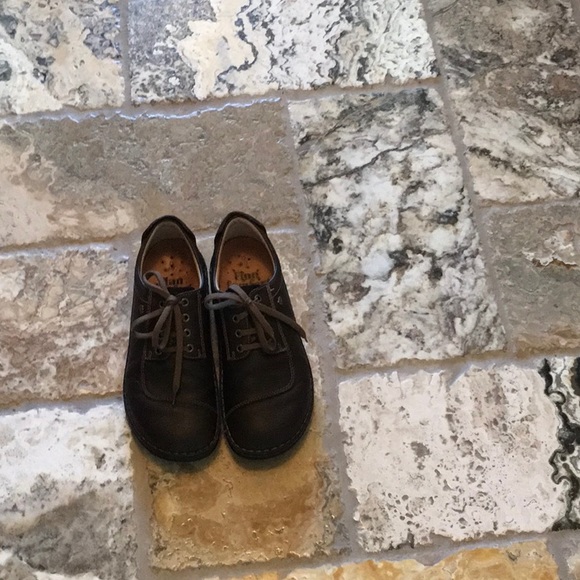 Shoes - Picture 1 of 6